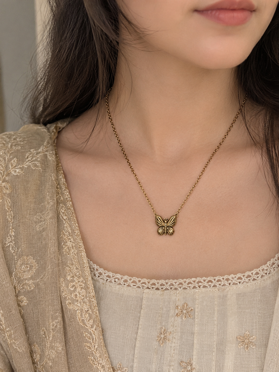 ANTIQUE GOLD BUTTERFLY NECKLACE